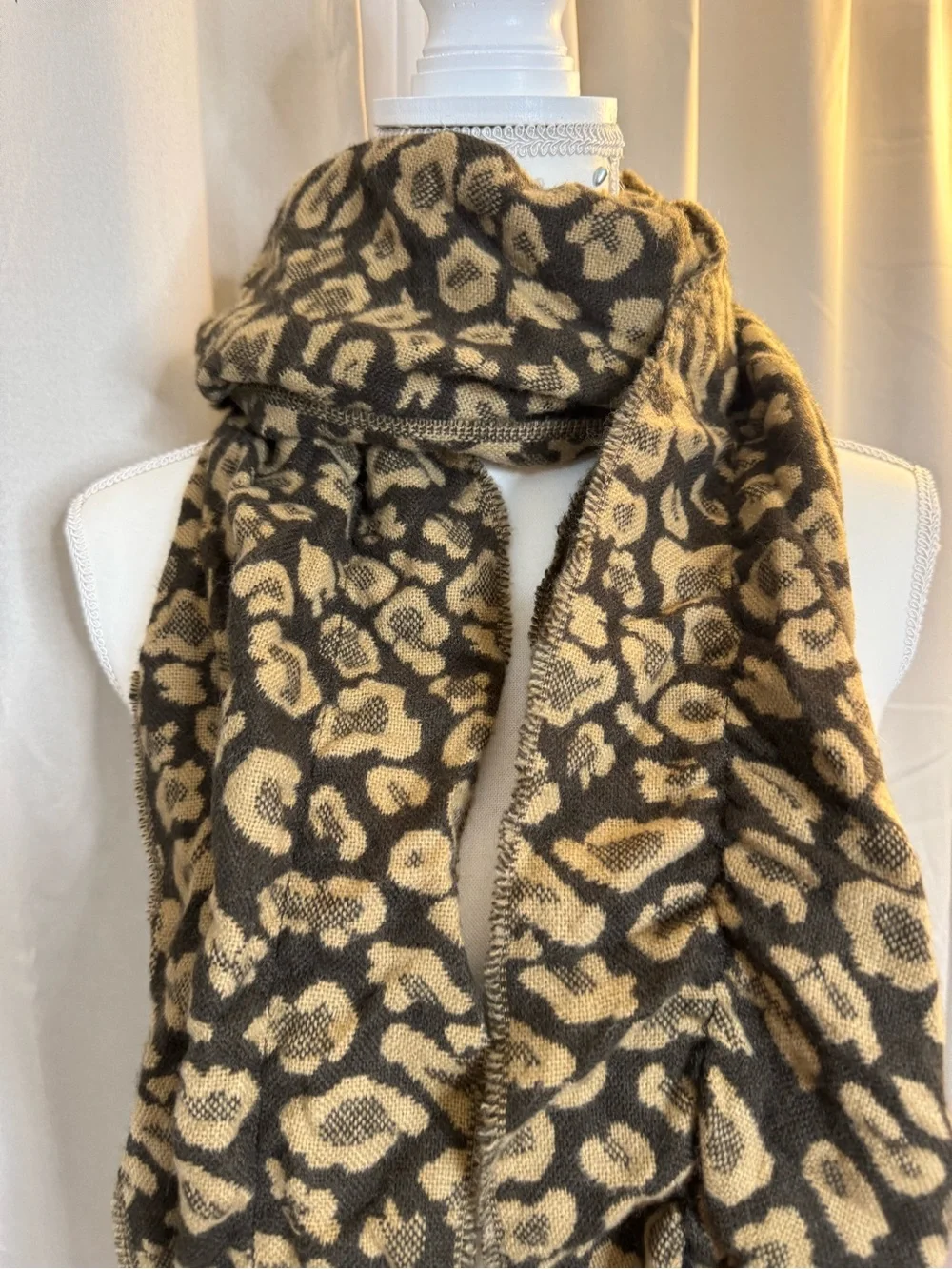 Leopard Print Fringe Knit Scarf in Black and Tan